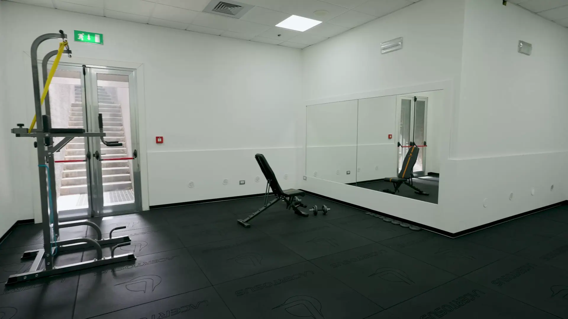 Sala adiacente al piano meno uno